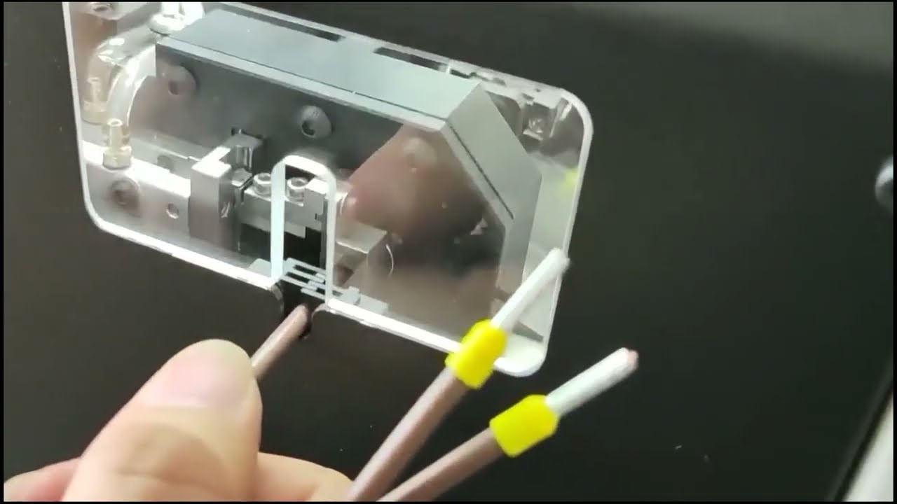 Máquina de Crimpado de Terminales Tubulares Preaislados y Peladora Automática de Cables