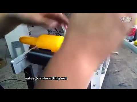 Máquina etiquetadora manual para botellas redondas | Video demostrativo
