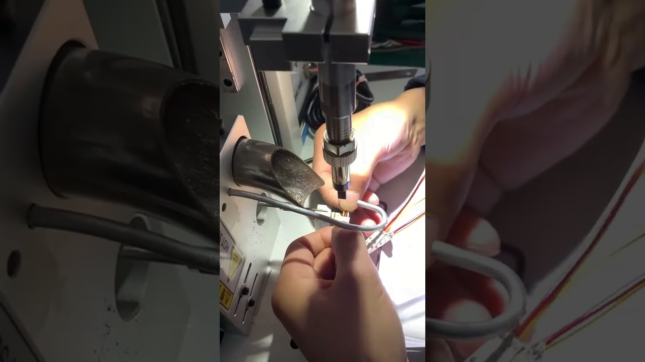 Máquina de Soldar Semiautomática en Acción Real #máquinadesoldar #peladoradecables #fábrica