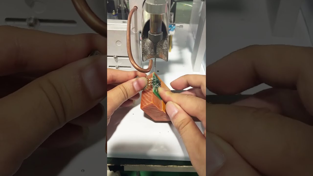 Máquina de Soldadura Semiautomática para Potenciómetros y Placas PLC Pequeñas #fábrica #máquina
