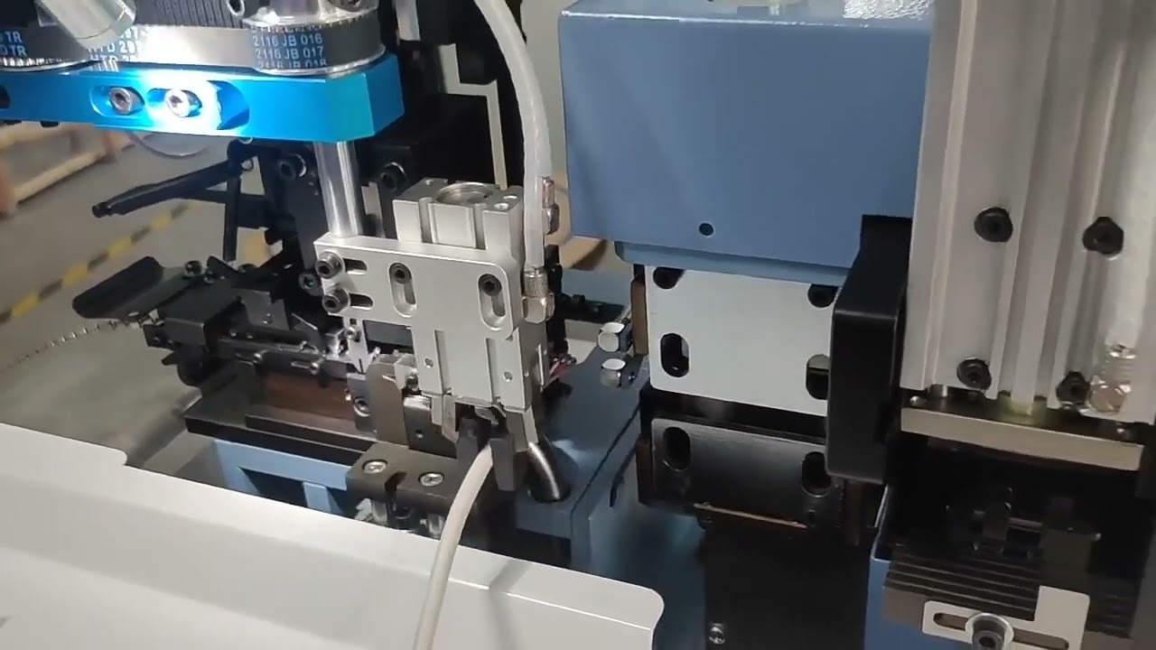 Máquina pelacables multinúcleo y crimpadora de férulas WPM-32
