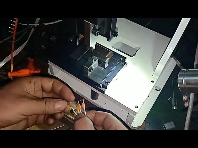 Máquina de Crimpado por Prensa en Frío | Carrera de 30 mm para Terminales Aislados Sueltos