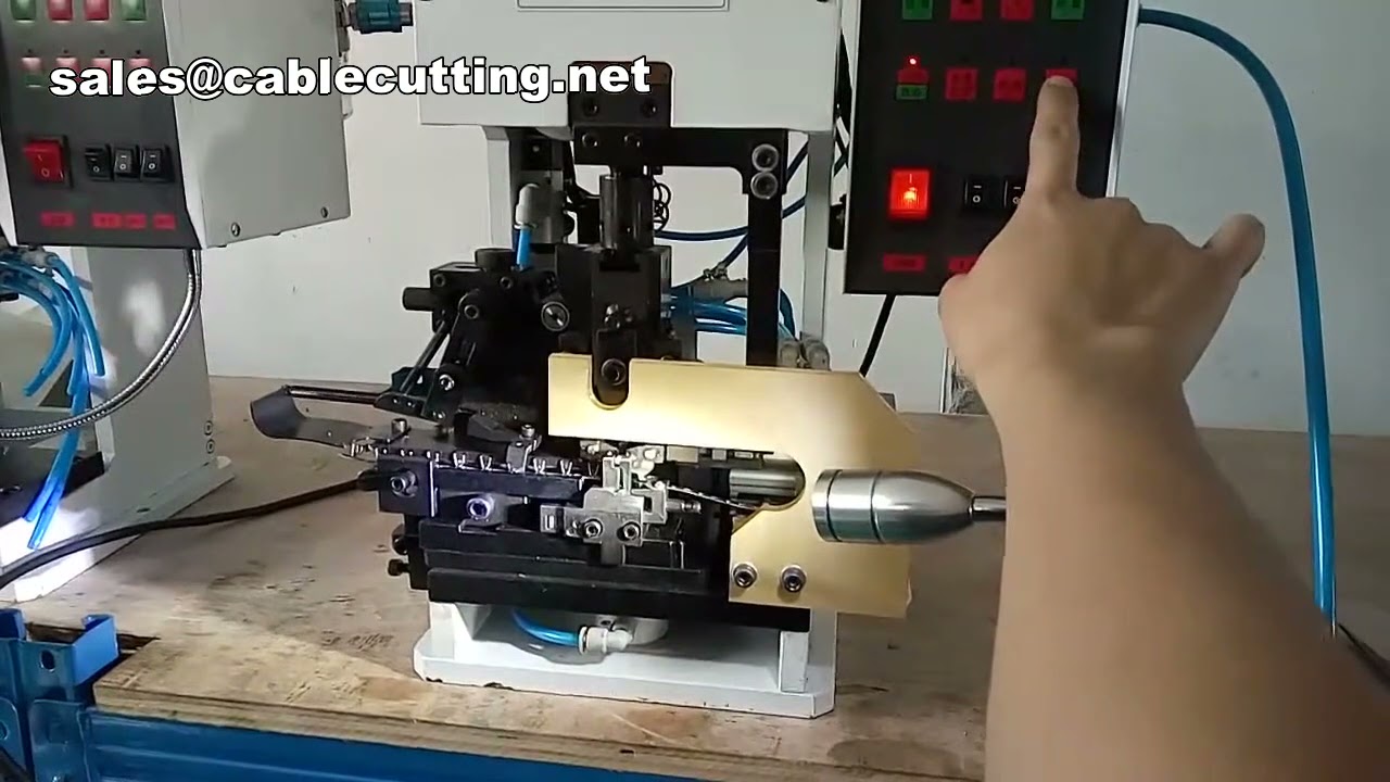 Máquina de pelar, crimpar y sellar cables: eficiencia y automatización