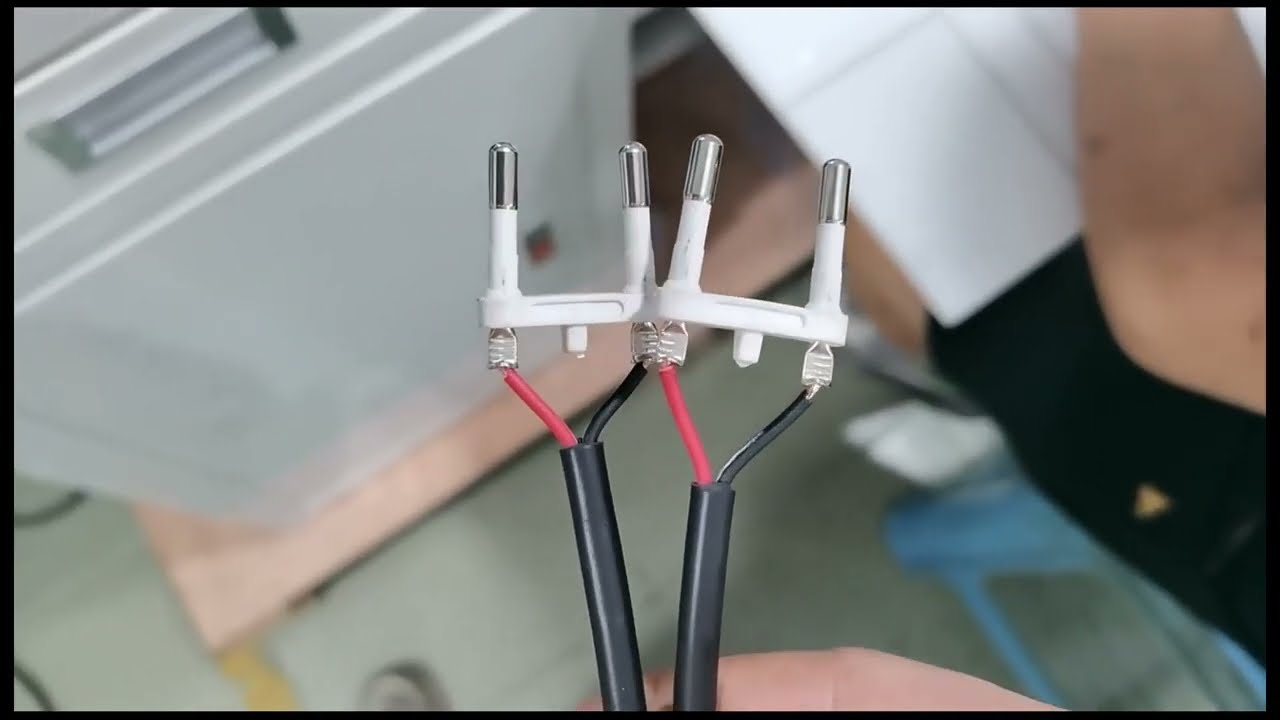 Máquina crimpadora automática con alimentación vibratoria para terminales de 2 y 3 pines | Engastadora de cables de alimentación
