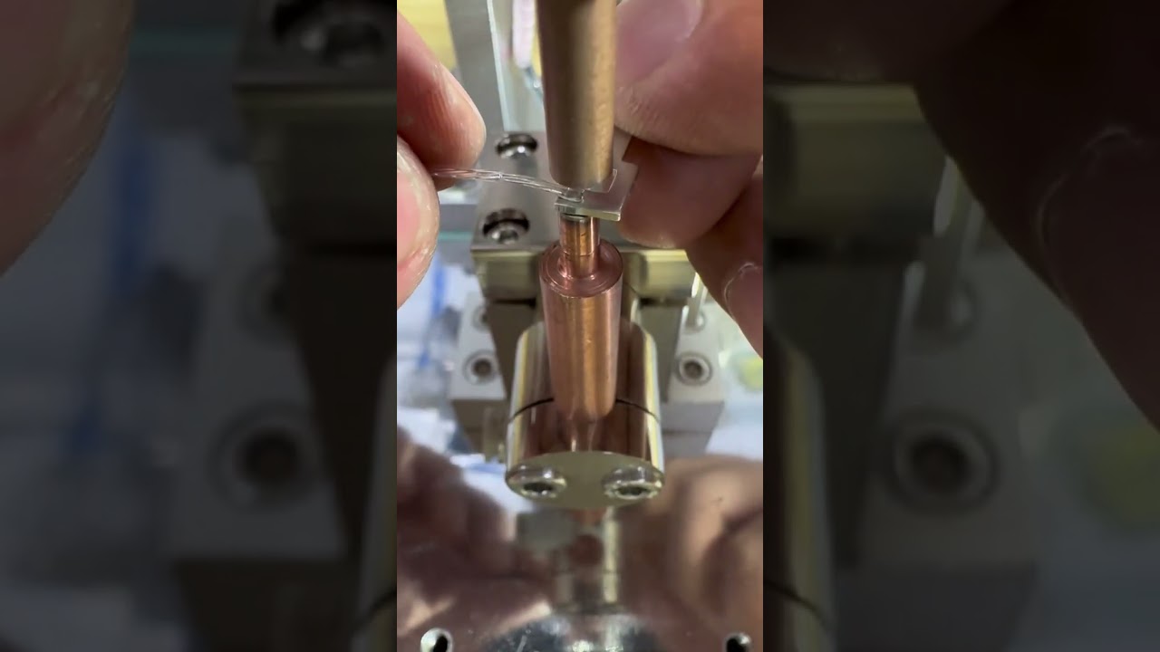Soldadora de resistencia avanzada para soldadura de alambre de cobre a terminal para línea de procesamiento de arneses de cables