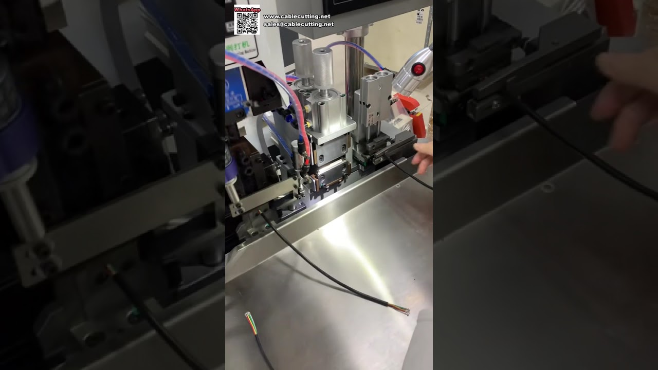Máquina duradera de pelado y crimpado de cables multinúcleo que se adapta a varios arneses de cables